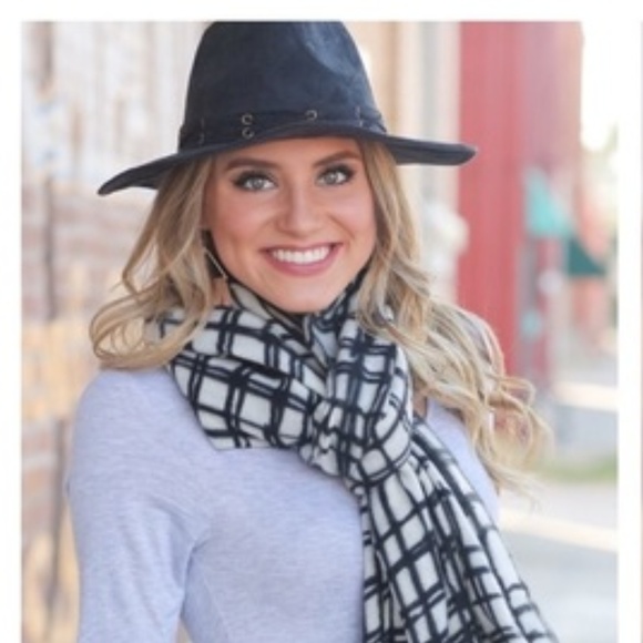 HOST PICK Black & White Scarf NWT - Picture 3 of 4